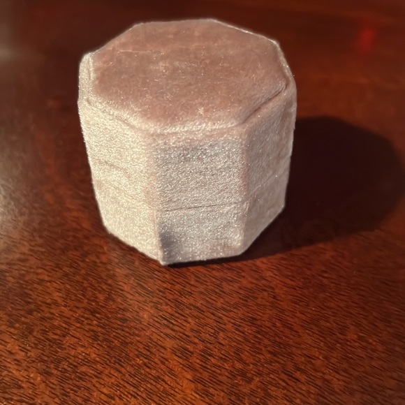 Round Octagon Velvet ring Box 3 slots - Picture 2 of 5